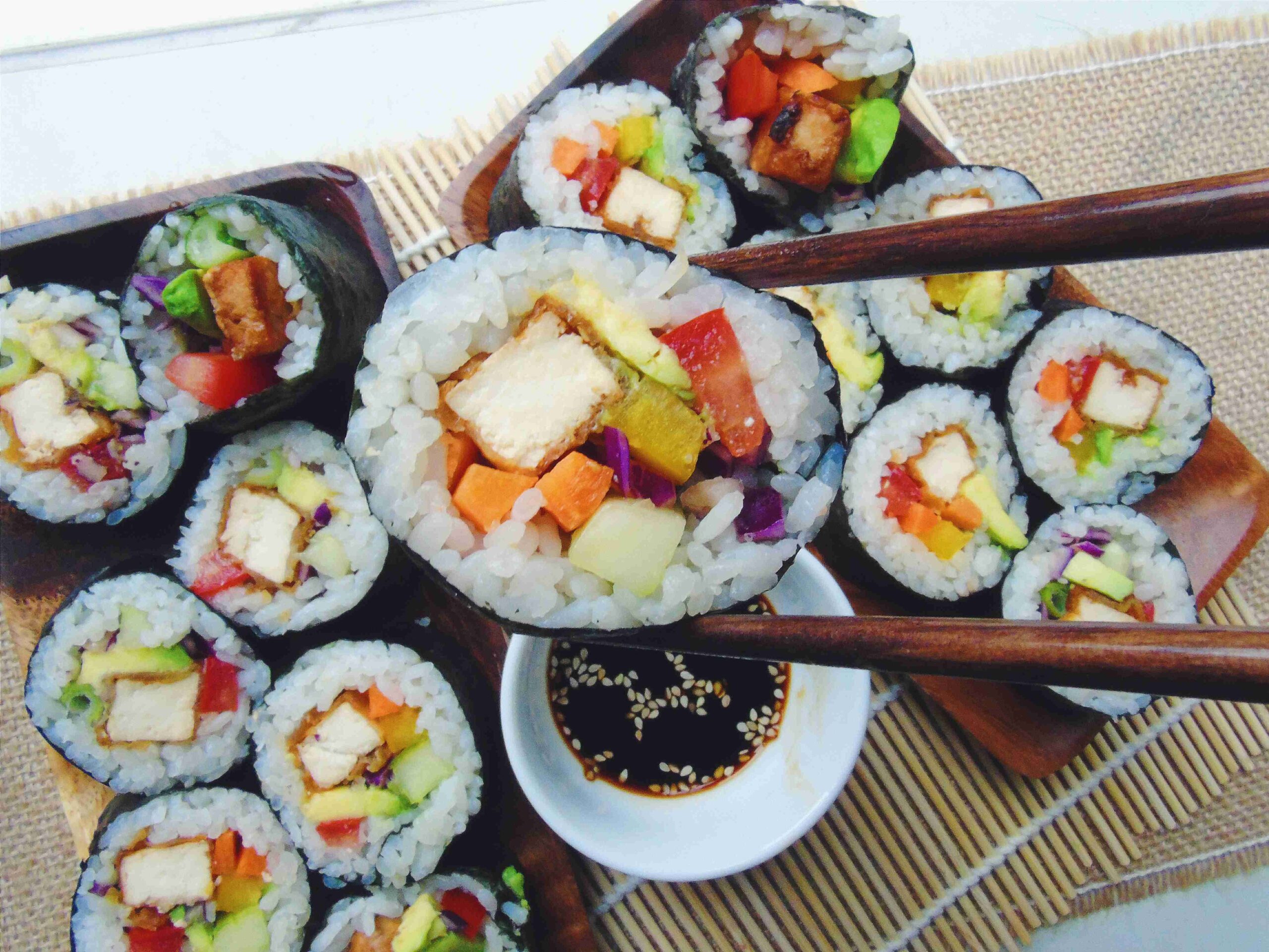 Preparando Maki em Casa: Um Guia Passo a Passo para a Arte do Sushi
